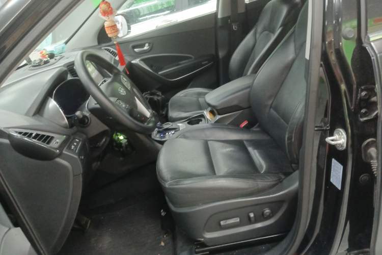 Used Hyundai Santa Fe 2013 2.4L Automatic Two-Wheel Drive Smart Version
