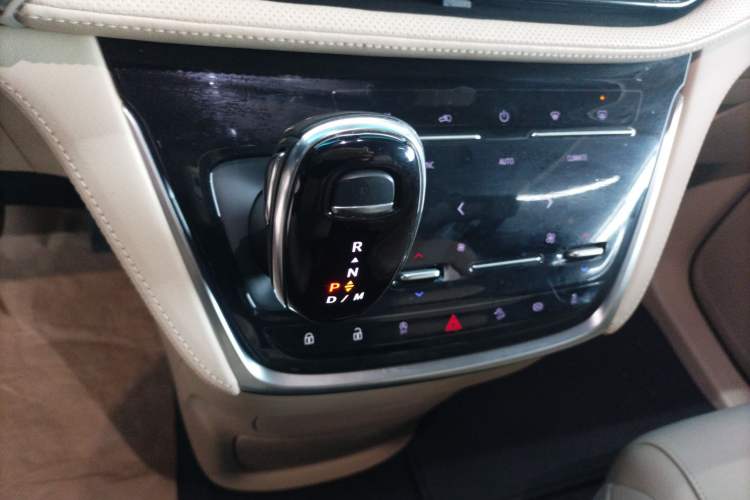 Used Buick GL8 2022 ES Land Cruiser 653T Luxury Model
