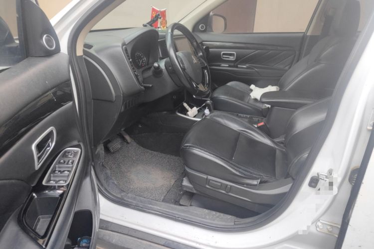 Used Mitsubishi Outlander 2019 2.0L Two-Wheel Drive Comfort Edition 5 Seats China V Standard