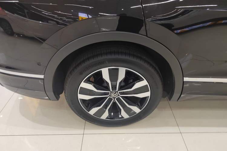 Used Volkswagen Tiguan L 2024 Outstanding Model 330TSI Automatic Two-Wheel Drive R-Line Dragon Glory Edition
