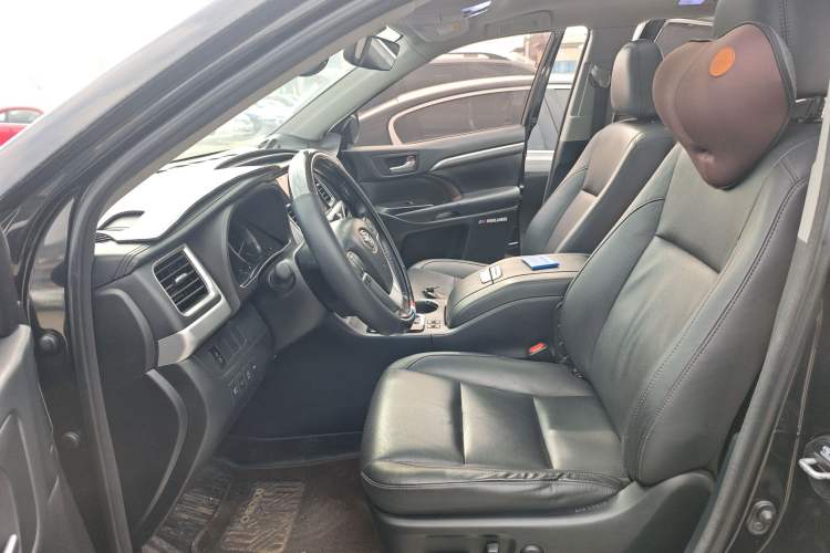 Used Toyota Highlander 2018 2.0T Four-Wheel Drive Prestige Version 7 Seats China V Emission Standard
