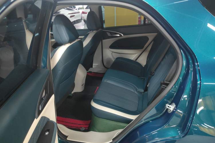 Used ORA Good Cat 2023 401 km Standard Range Luxury Version Lithium Iron Phosphate
