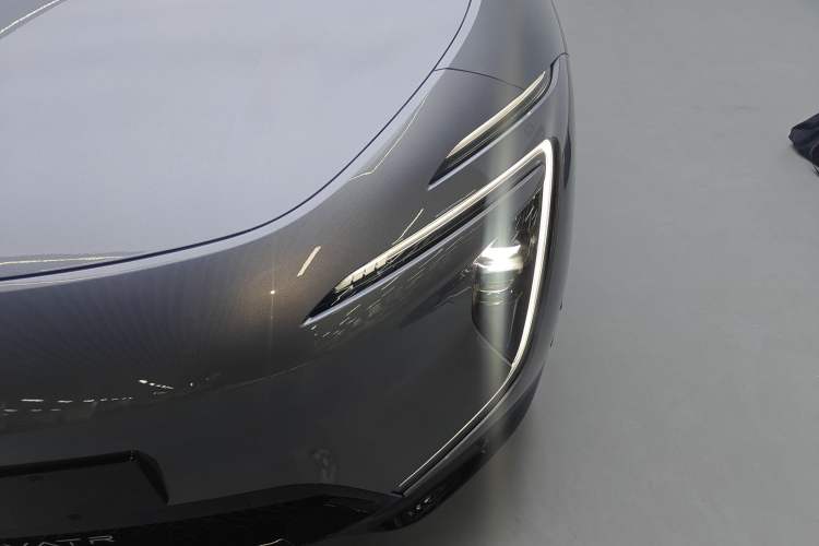 Used  07 2024 Max Extended-Range Edition