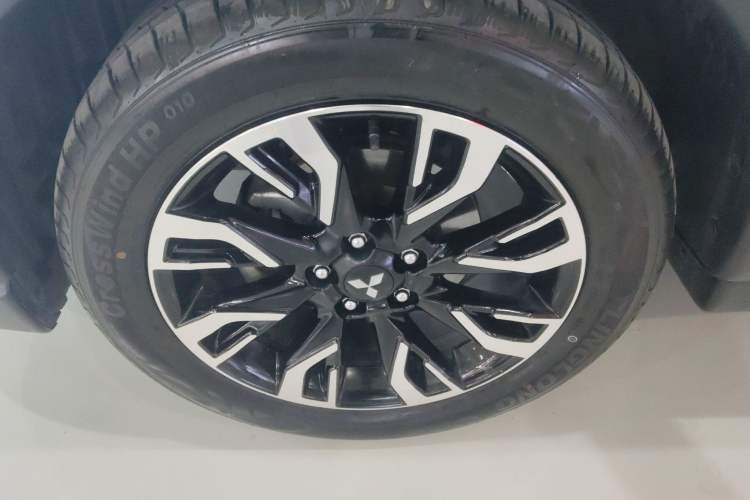 Used Mitsubishi Outlander 2019 2.4L 4x4 Zhi Xiang Edition 7 Seats China VI Standard
