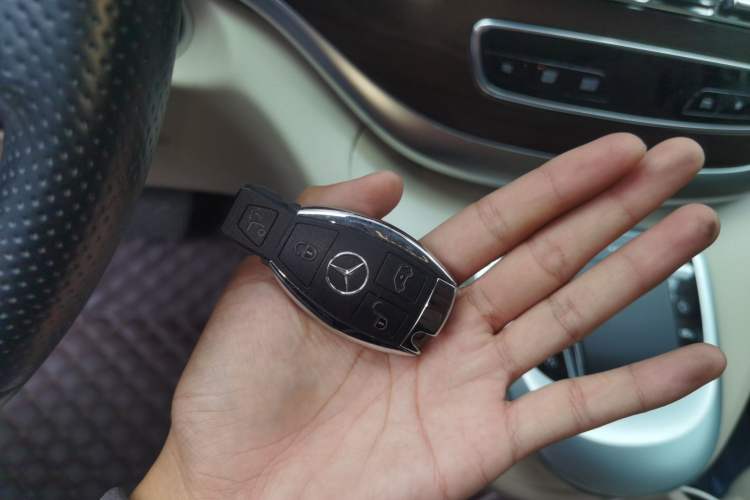 Used Mercedes-Benz V-Class 2020 V 260 Avantgarde Edition
