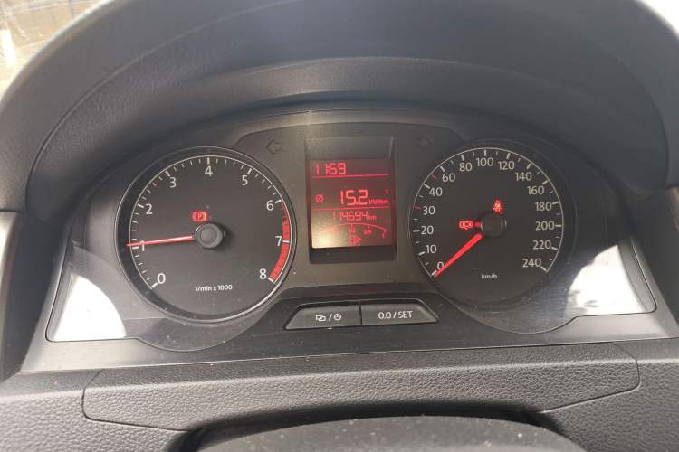 Used Volkswagen Santana 2015 1.6L Manual Comfort Edition