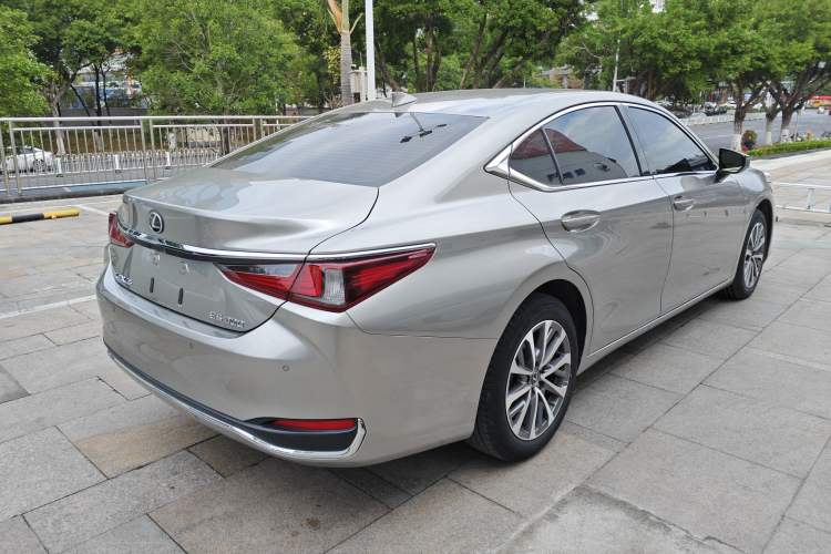 Used Lexus ES 2023 200 Excellence Edition
