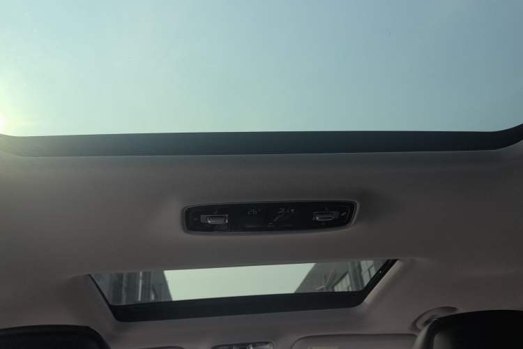 Used Roewe iMAX8 2022 400TGI Celebration Edition
