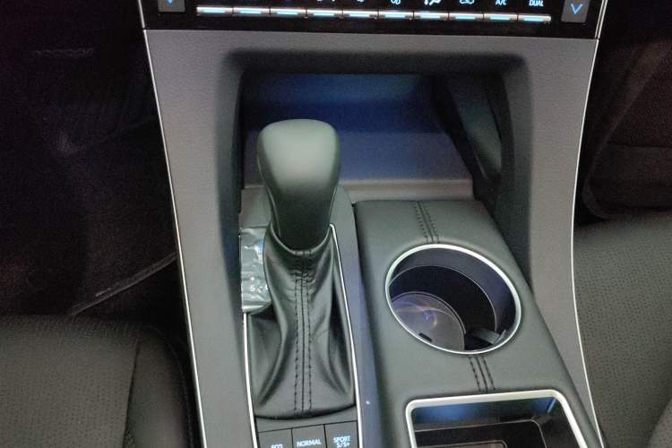 Used Toyota Avalon 2019 2.5L Touring Premium Version China VI Standard
