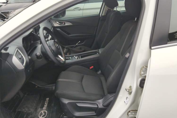 Used Mazda Mazda 3 Axela 2019 Cloud-Controlled Sedan 1.5L Automatic Luxury Model China VI Standard
