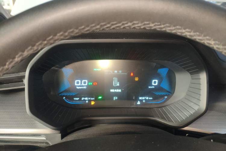 Used Wuling Asta 2022 2.0L DHT Electric-Speed Version
