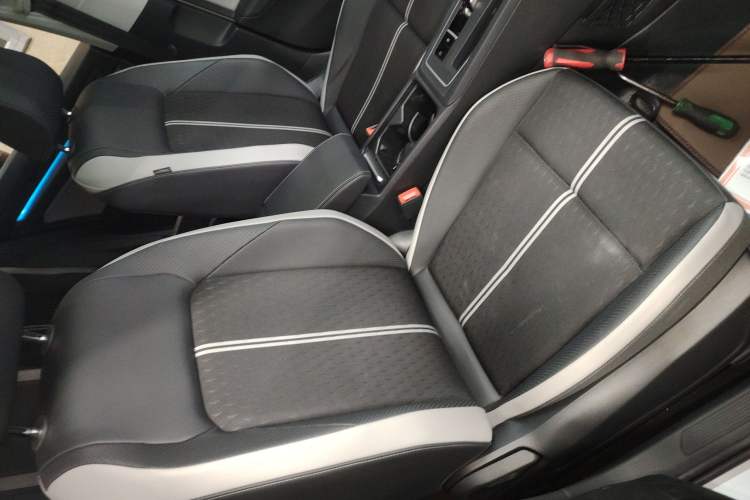 Used Volkswagen Golf 2025 300TSI Pro
