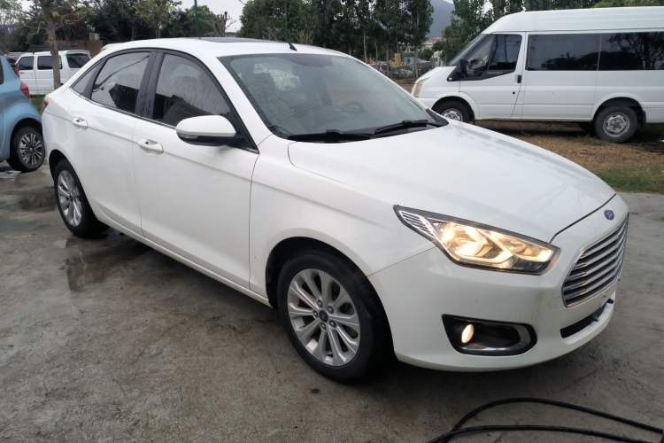 Used Ford Escort 2015 1.5L Automatic Fashion Model
