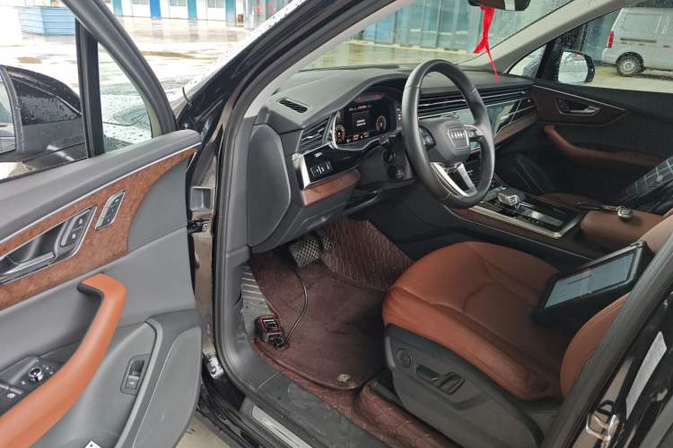 Used Audi Q7 2021 55 TFSI quattro S line Sport model
