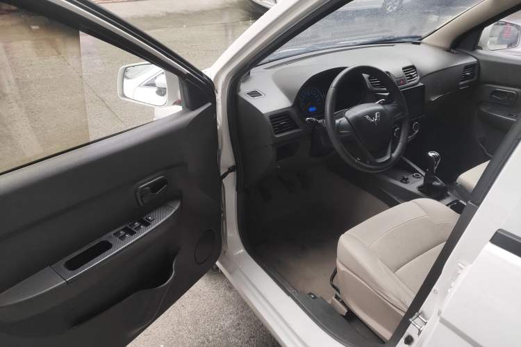 Used Wuling Hongguang 2014 1.5L S Standard Version
