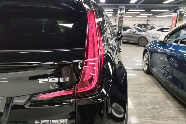 Used Cadillac XT4 2018 28T Two-Wheel Drive Tech Version