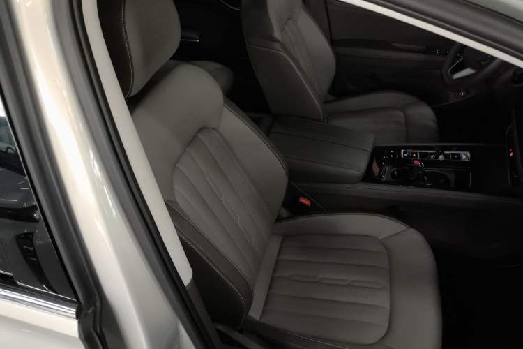 Used Volkswagen Viloran 2024 330TSI Luxury Edition
