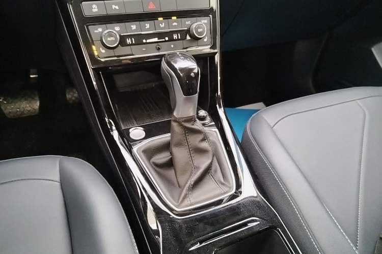 Used Volkswagen Tharu 2025 NewRui 300TSI Prestige Edition