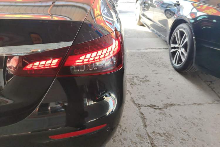 Used Mercedes-Benz E-Class 2022 Second Facelift E 300 L Fashion Edition
