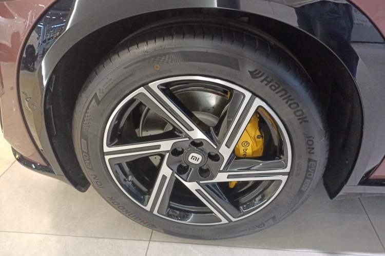 Used  YU7 2025 Ultra-Long Range High-Performance All-Wheel-Drive Max Edition
