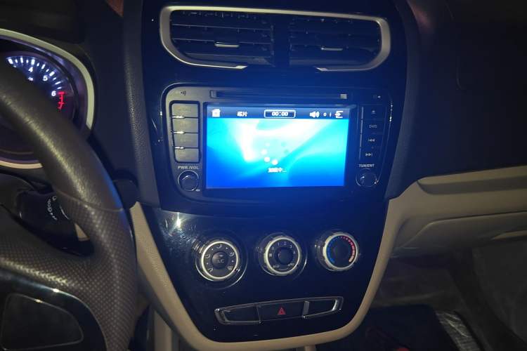 Used Jinbei 750 2015 1.5L Luxury Model