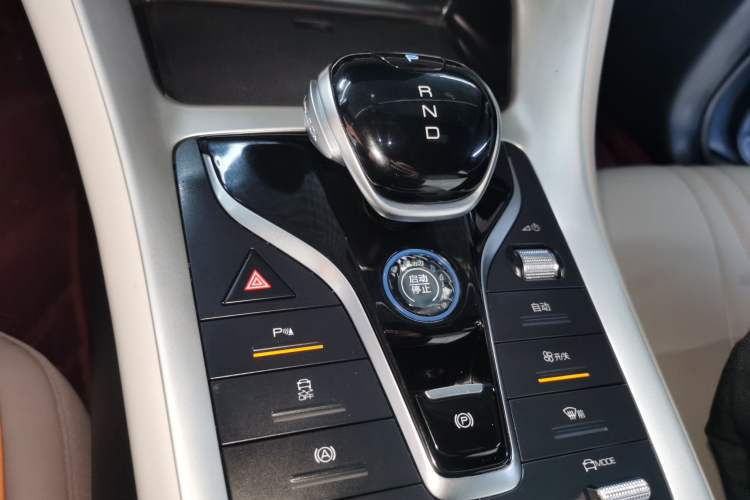 Used BYD Song Pro New Energy 2024 HONOR Edition DM-i 71KM Navigation Model
