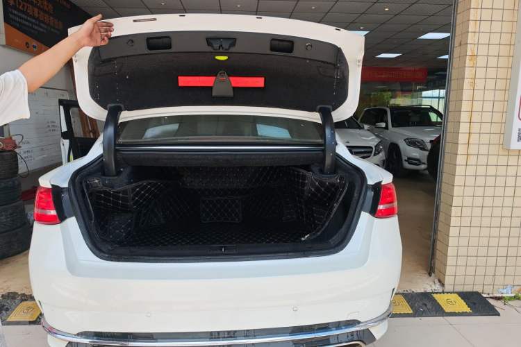 Used Geely Auto Emgrand GT 2017 2.4L Luxury Model
