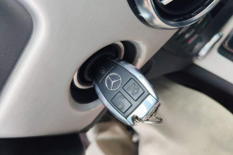 Used Mercedes-Benz GLK-Class 2013 GLK 300 4MATIC Dynamic Sunroof Model