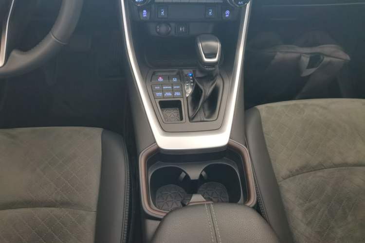 Used Toyota RAV4 2022 2.0L CVT 4x4 Style Plus Edition
