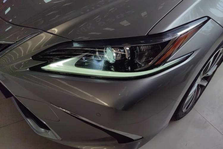 Used Lexus ES 2018 300h Premier Edition China VI Standard