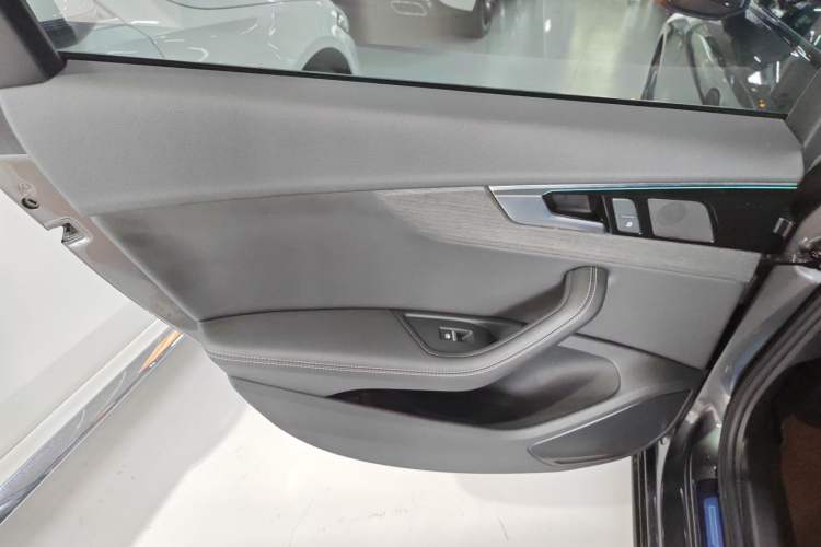 Used Audi A4L 2023 40 TFSI Luxury Dynamic Model
