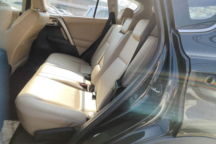 Used Toyota RAV4 2015 2.0L CVT Four-Wheel Drive New Edition
