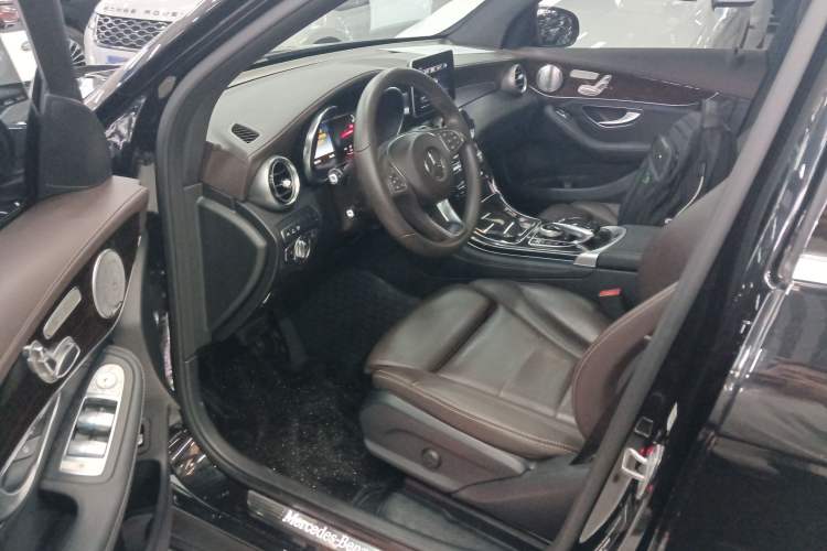 Used Mercedes-Benz GLC 2017 GLC 260 4MATIC Luxury Model
