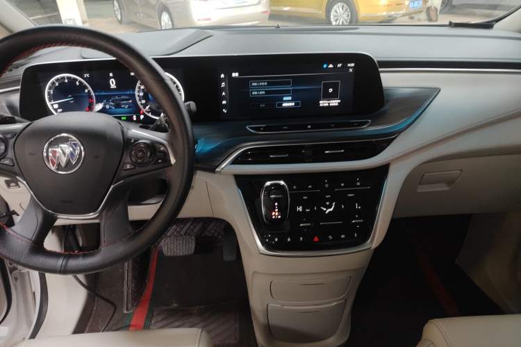 Used Buick GL8 2022 ES Landtrek 653T Comfort Edition