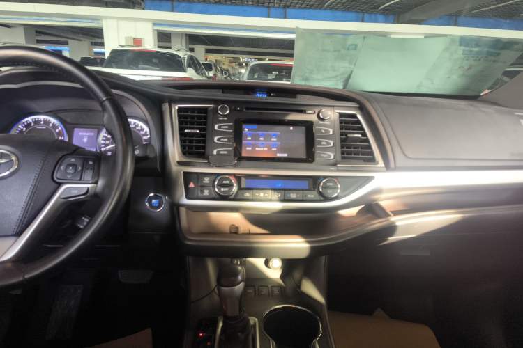 Used Toyota Highlander 2017 2.0T Four-Wheel Drive Luxury Edition 7 Seats