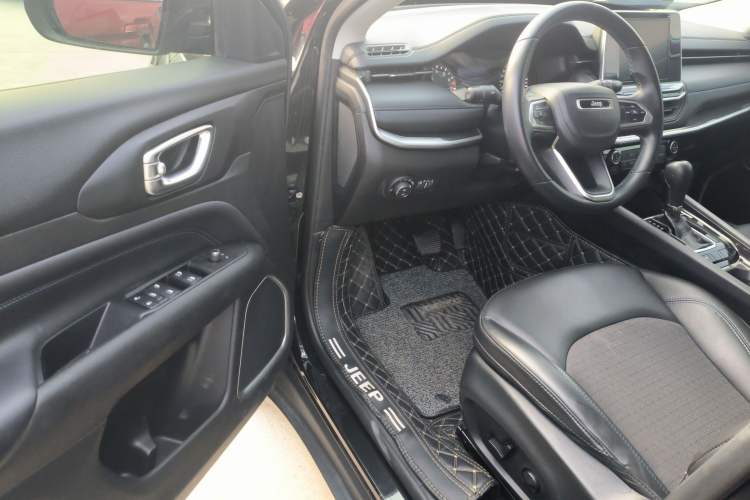 Used  Compass 2021 220T Automatic Leading Edition