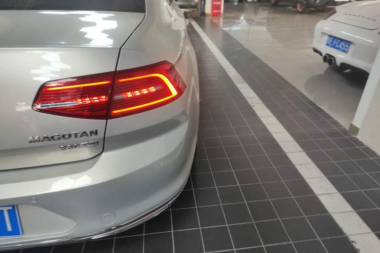 Used Volkswagen Magotan 2017 330TSI DSG Luxury Model
