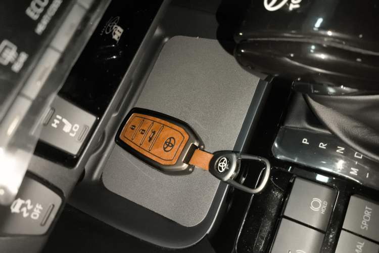 Used Toyota RAV4 2024 2.0L CVT Two-Wheel Drive Fashion Plus Edition
