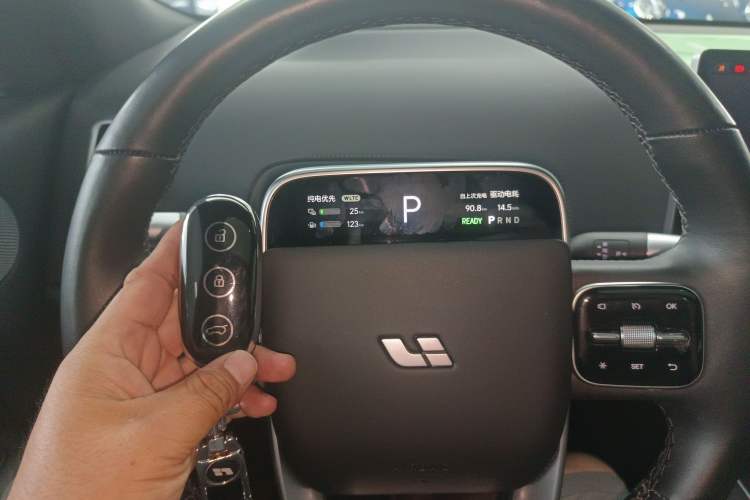 Used Li Auto L8 2023 Pro Model
