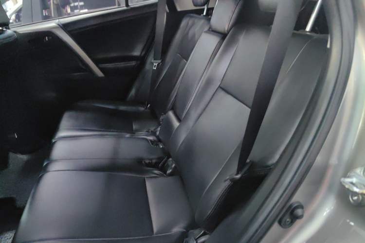 Used Toyota RAV4 2016 2.0L CVT Two-Wheel Drive Fashion Edition China V Standard