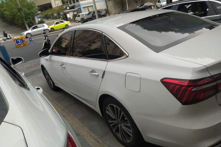 Used Roewe i6 2020 PLUS 1.6L CVT 4G Connected Glory Flagship Edition
