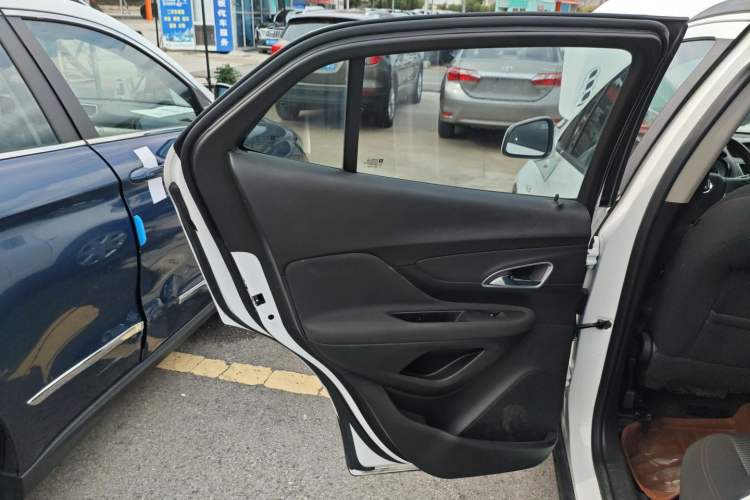 Used Buick Encore 2015 1.4T Automatic Two-Wheel Drive Urban Elite Version
