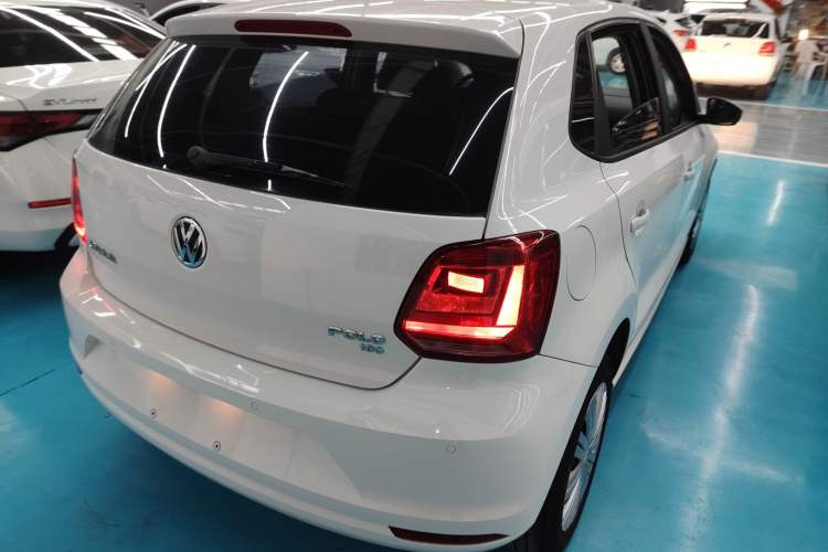 Used Volkswagen Polo 2016 1.6L Automatic Comfort Model
