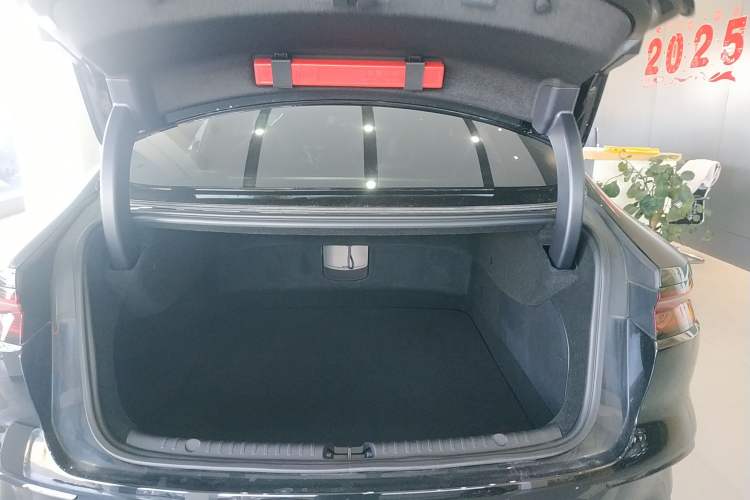 Used BYD Han 2025 EV with 701 km of Laser Radar-Enabled Intelligent Driving
