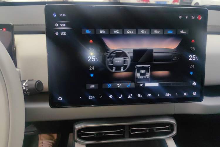 Used  Titanium 3 2025 501 km All-Wheel Drive Intelligent Driving Max Edition