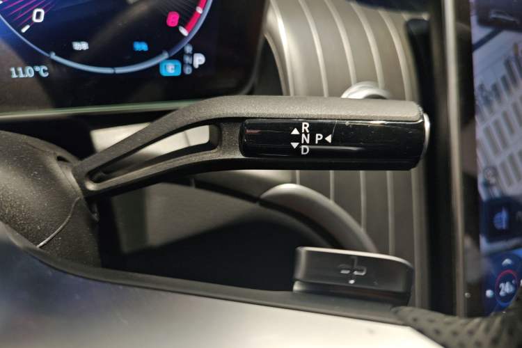 Used Mercedes-Benz GLC 2023 Facelift GLC 260 L 4MATIC Luxury Version 5 Seats
