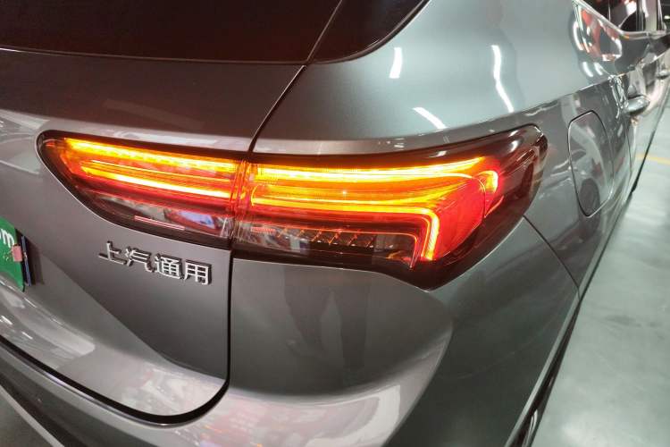 Used Buick Envision 2020 Encore S 652T Two-Wheel Drive Luxury Model
