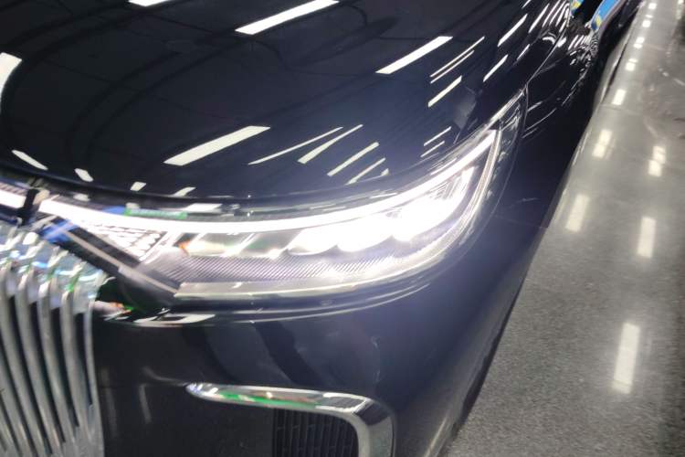 Used VOYAH Dream 2025 EV Four-Wheel Drive Flagship Kunpeng Edition
