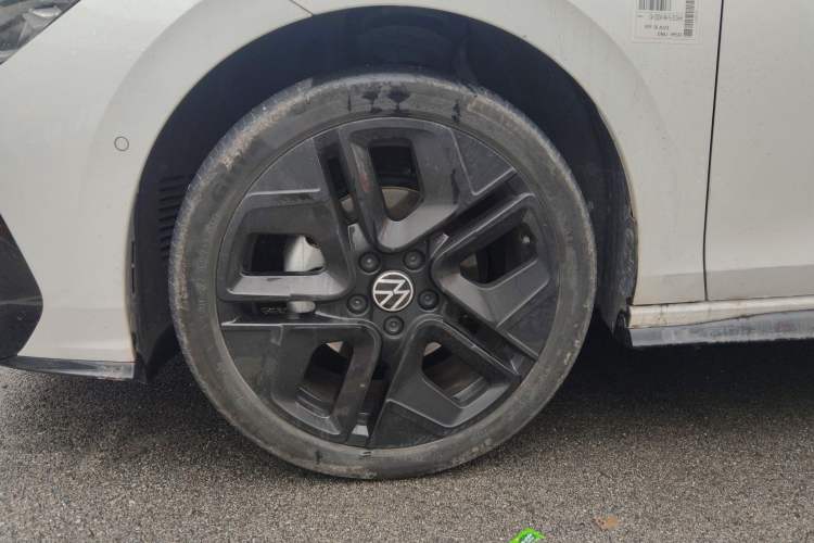 Used Volkswagen Golf 2025 300TSI R-Line
