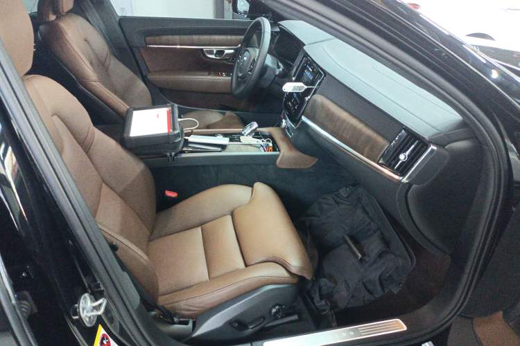 Used Volvo S90 2024 B5 Zhiyuan Luxury Edition
